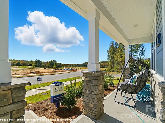 4th image of 2574 Selbourne Dr