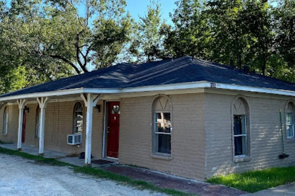 2 bed, 1.0 bath, $899 — Photo 1
