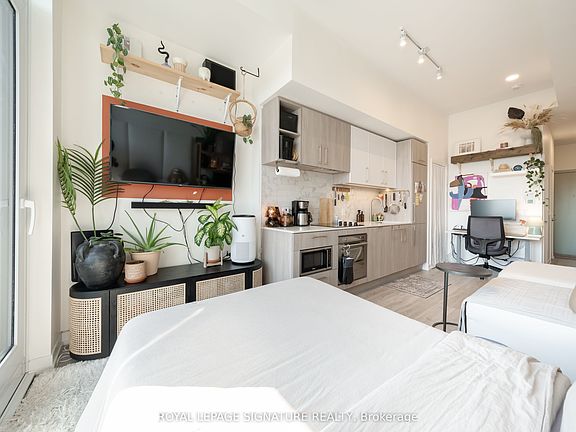 4th image of 2020 Bathurst St #929