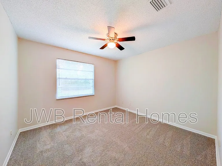 520 Clermont Ave S — Photo 6