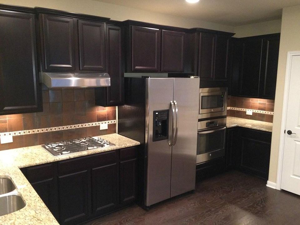 Spacious kitchen with gorgeous granite and stainless applian