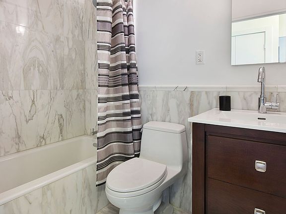 5th image of 212 E 47th St APT 23H