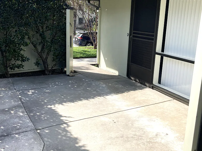 305 California Blvd — Photo 14