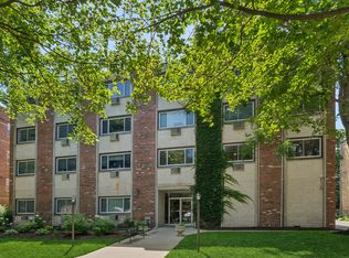 1234 Elmwood Ave APT 2F, Evanston, IL 60202