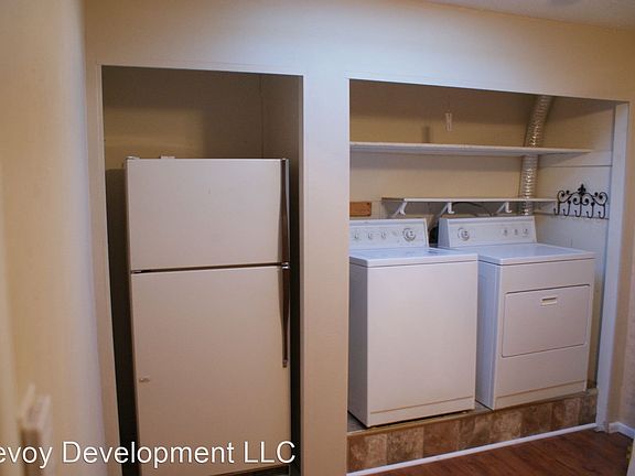 4th image of 4355 Maryland Ave APT 412