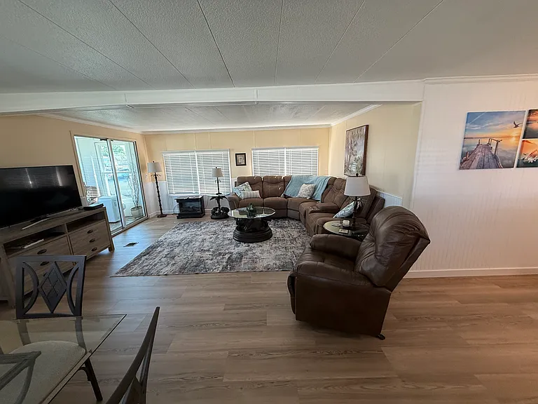 217 Periwinkle St — Photo 11