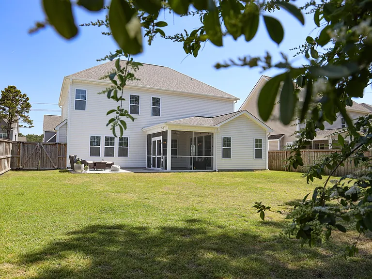 455 Aurora Pl — Photo 35