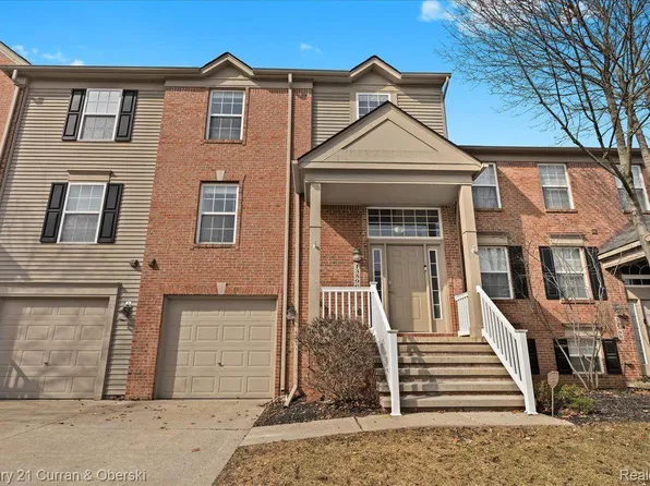 13596 Pinewood Ln, Belleville, MI 48111