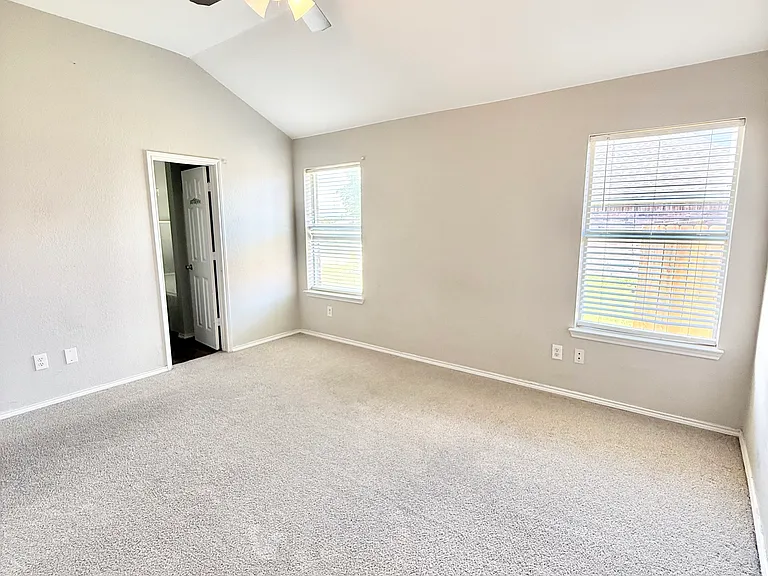3902 Hudson Dr — Photo 12