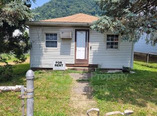 1018 3rd Ave, Montgomery, WV 25136