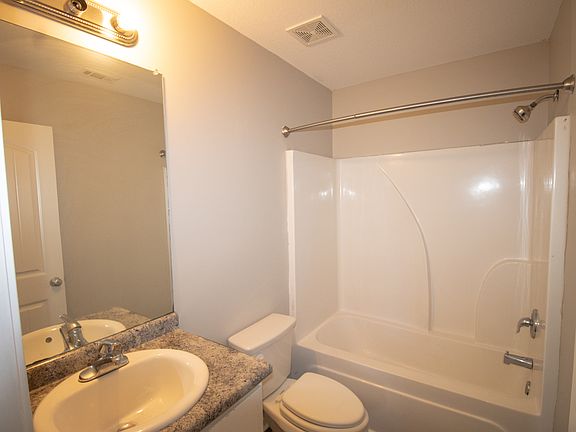 3rd image of 304 S Bridgeport Dr