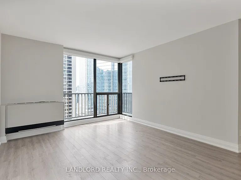 33 Harbour Sq #2208 — Photo 26