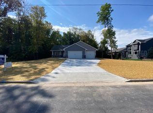 2121 Jacobsen Rd, Neenah, WI 54956