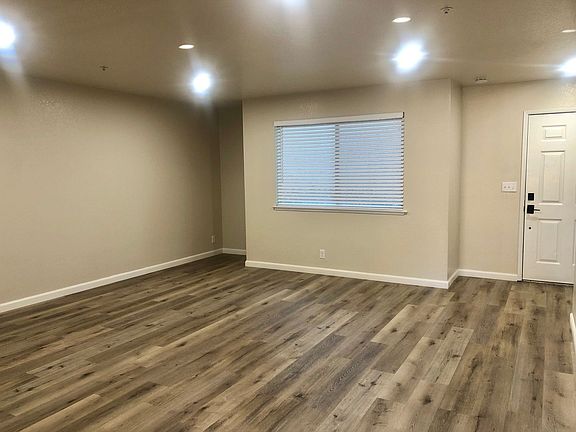 4th image of 629 W 2nd Ave #380