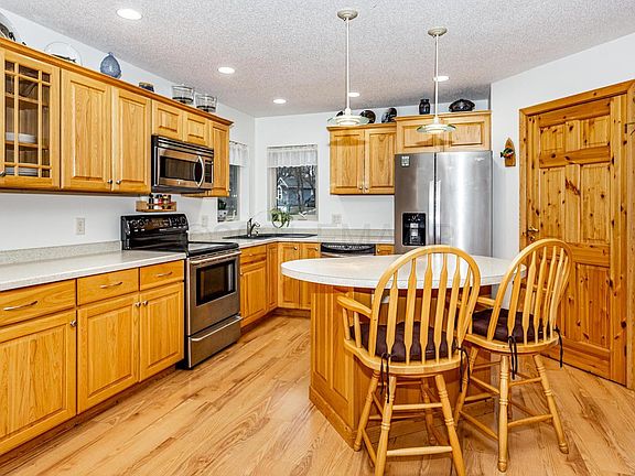 4th image of 40184 Basswood Ln