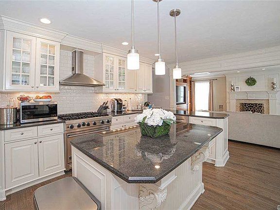 4th image of 329 Woodland Dr