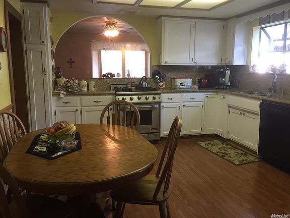 4th image of 611 Walnut St