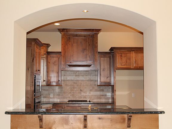 Arched accents to kitchen
