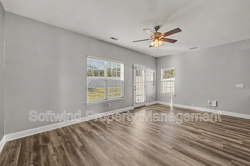 3 bed, 2.5 bath, 1435 sqft, $1,725 — Photo 4