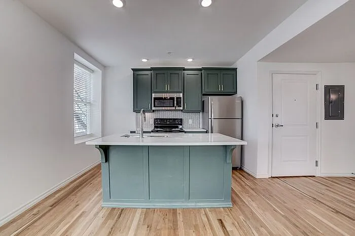 1123 N Main St #12 — Photo 17