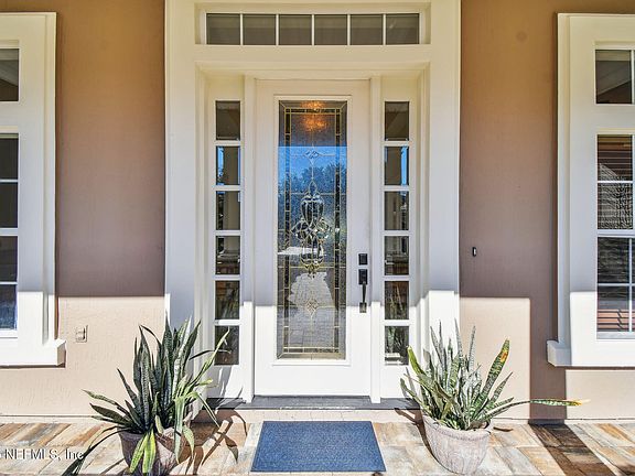3rd image of 100 LA MESA Drive