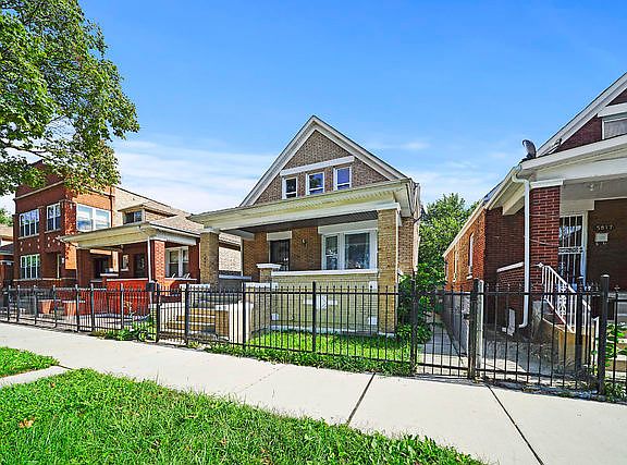 3rd image of 5815 S Maplewood Ave