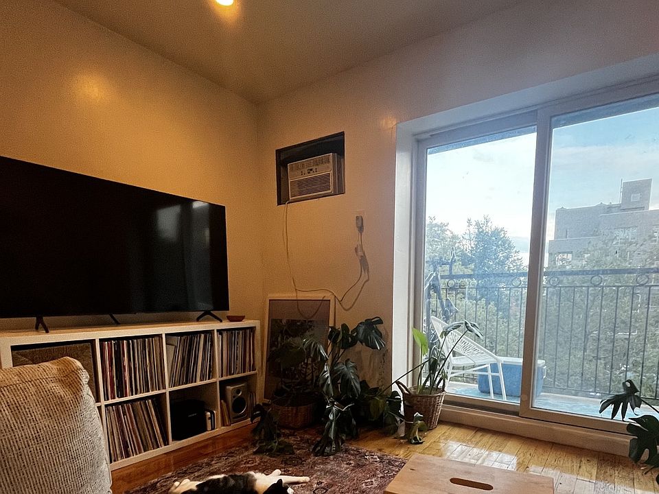 1st image of 567 Warren St APT 401
