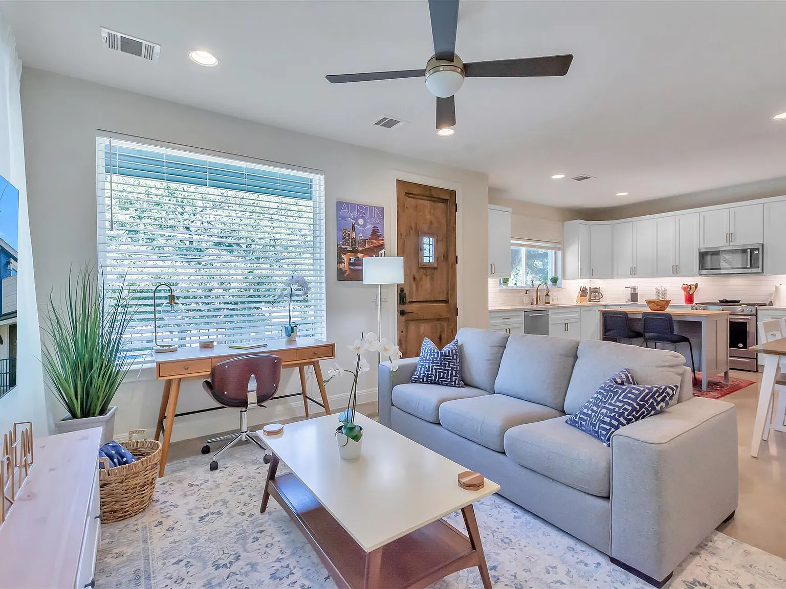2 bed, 2.5 bath, 1100 sqft, $3,200 — Photo 1