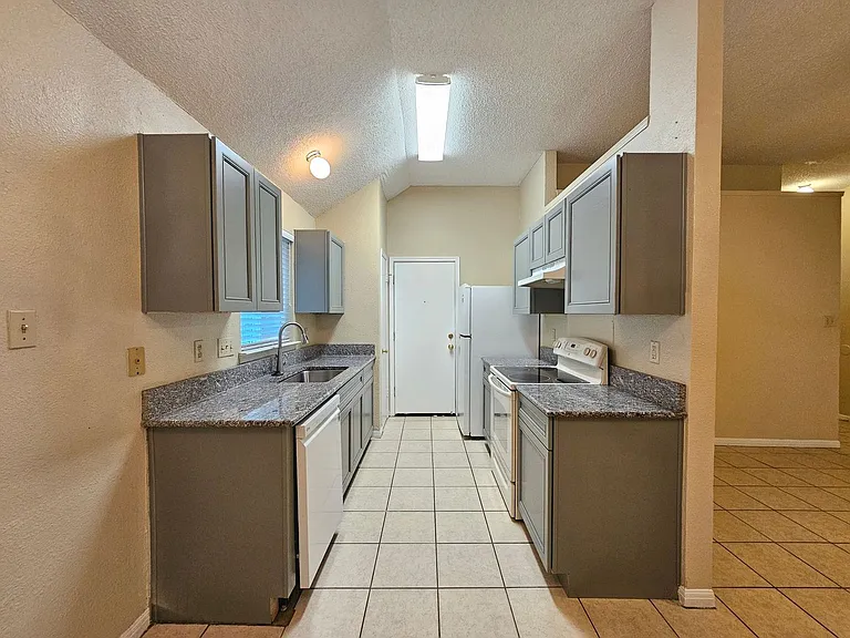 2606 Remington Dr — Photo 8