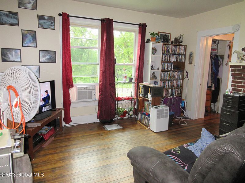 5th image of 372 Dike Road #4