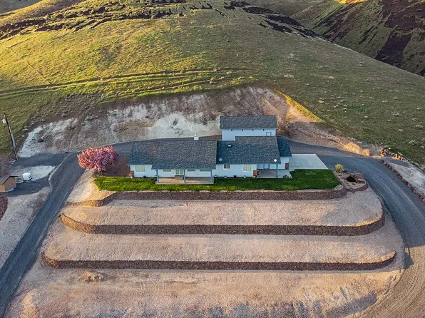 391 Kristi Ln, Yakima, WA 98901