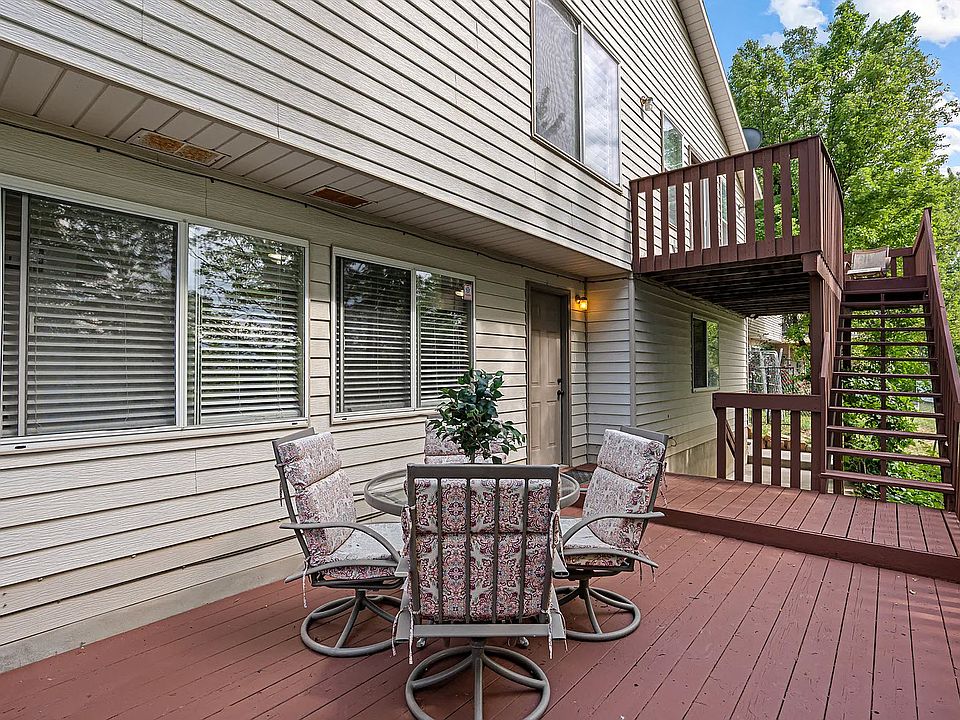 Basement Deck and entrance