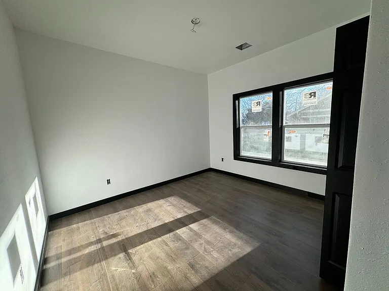 220 NW 9th St — Photo 8