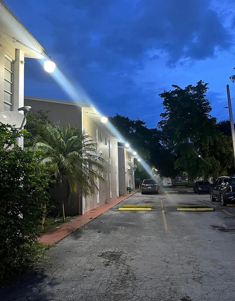 Allapattah Condo — Photo 1
