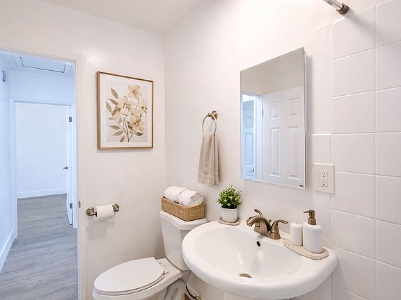 4th image of 3926 Gibraltar Ave #17