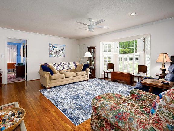 3rd image of 110 Georgia Manor Ln