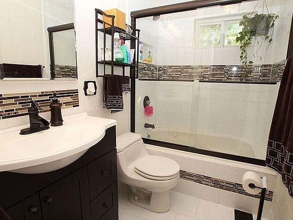4th image of 375 Pebble Creek Dr