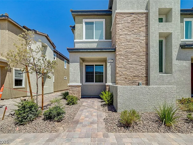 242 Freeport View Pl — Photo 1
