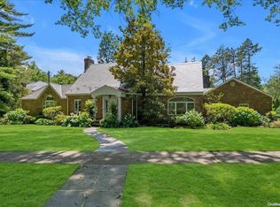 18 Hereford Rd, Great Neck, NY 11020