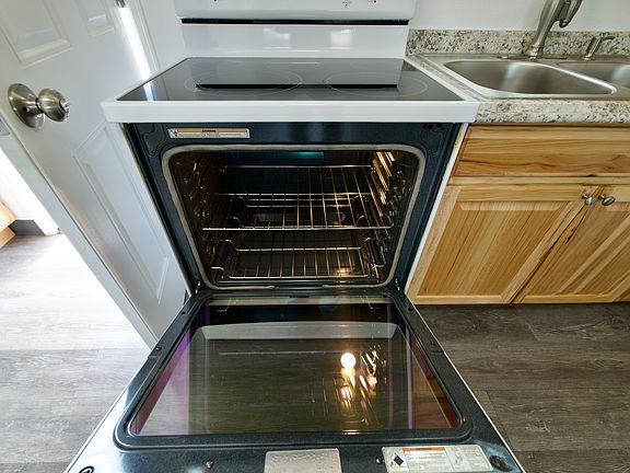 New clean oven and range
