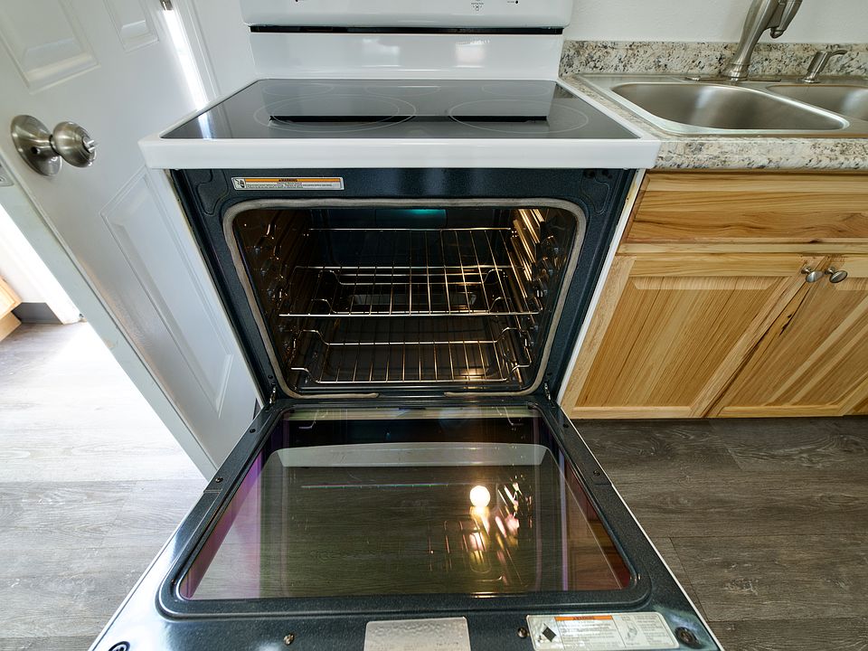 New clean oven and range
