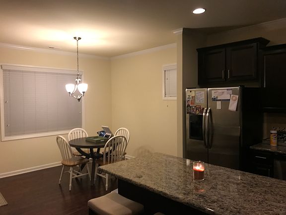 4th image of 70 Heathwood Dr