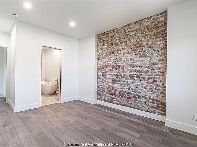 71 King St E #203 — Photo 9