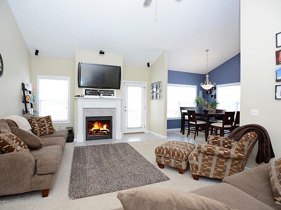 4th image of 152 Grandview