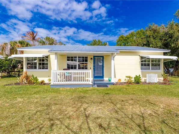 2746 1st St, Vero Beach, FL 32968