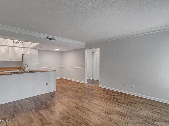 3rd image of 100 Fairway Park Blvd Unit 404