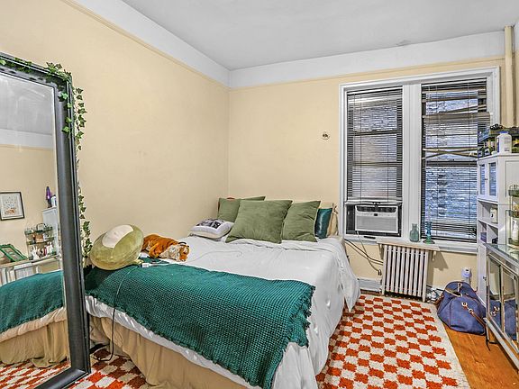 3rd image of 425 W Broadway APT 3a