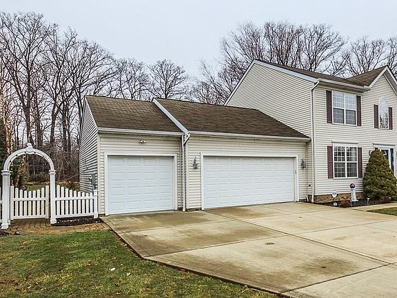 3rd image of 24763 Rushmore Dr