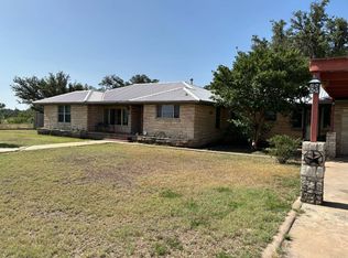 1419 W Broadway St, Eden, TX 76837