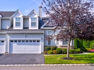 60 Pacific Dunes Ct, Medford, NY 11763